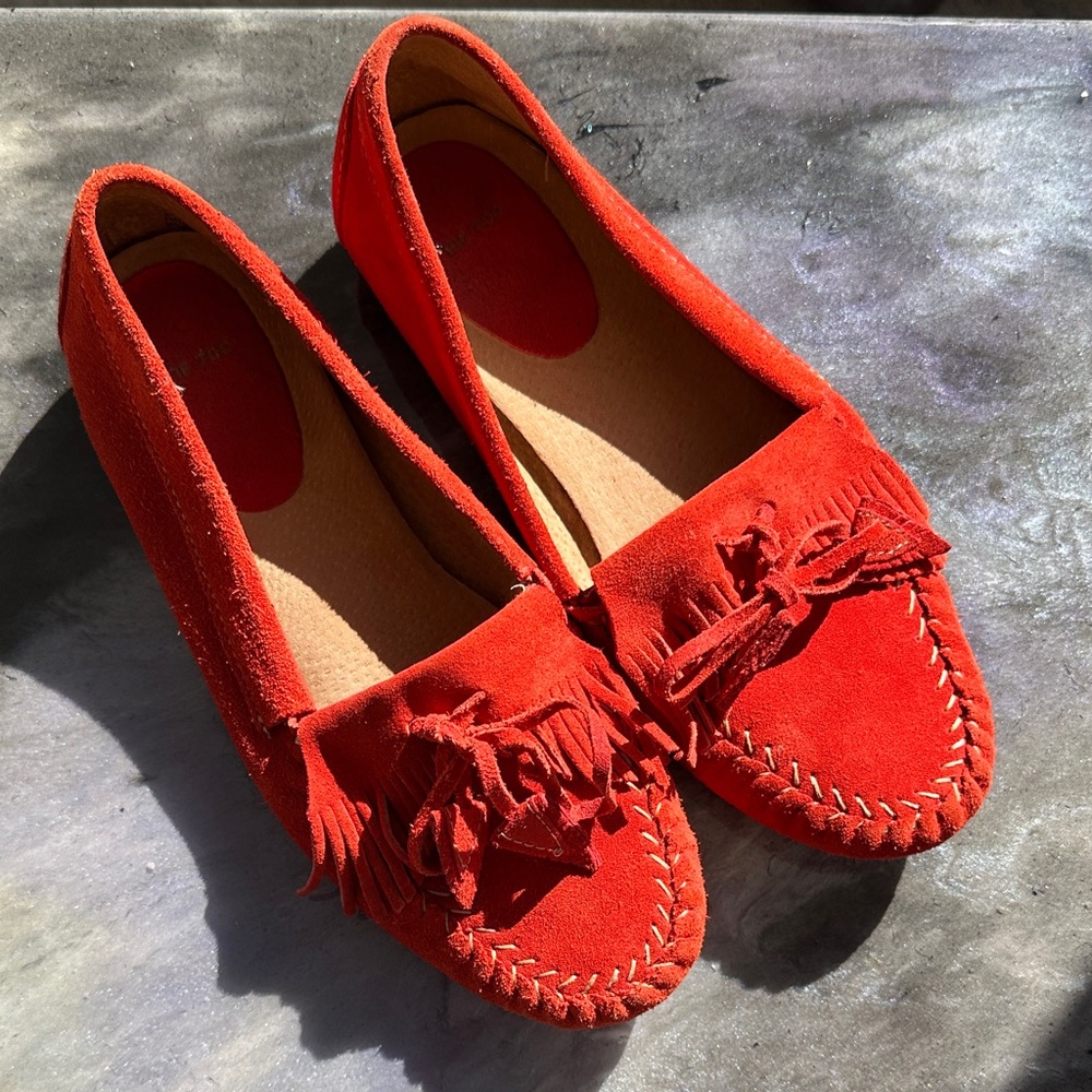 Me Too Tomato Red leather fringe moccasins Size 6